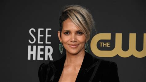 Halle Berry Posted a Beautiful Naked Photo: Reactions